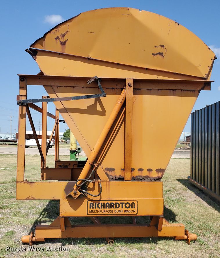image for item DE4483 Richardton 1200 multi-purpose silage dump wagon
