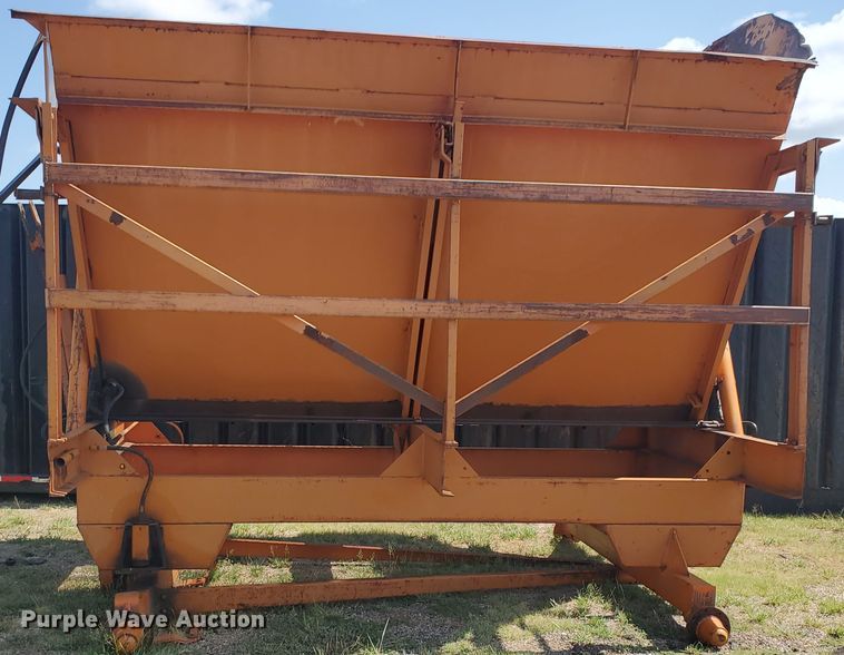image for item DE4483 Richardton 1200 multi-purpose silage dump wagon