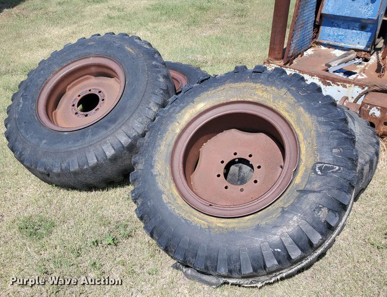 image for item DE4483 Richardton 1200 multi-purpose silage dump wagon