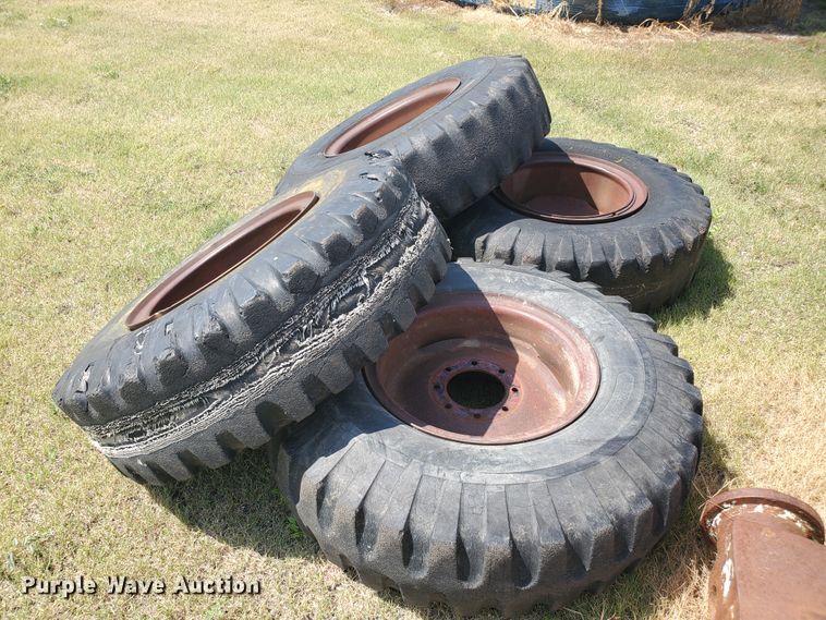 image for item DE4483 Richardton 1200 multi-purpose silage dump wagon