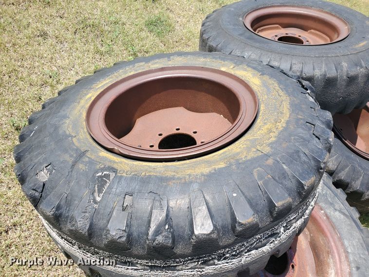 image for item DE4483 Richardton 1200 multi-purpose silage dump wagon