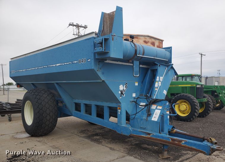 image for item DE4487 Kinze 840 grain cart