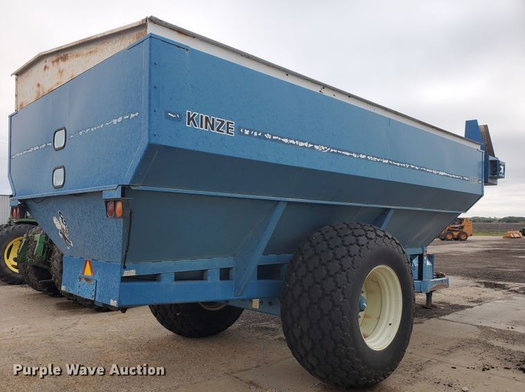 image for item DE4487 Kinze 840 grain cart