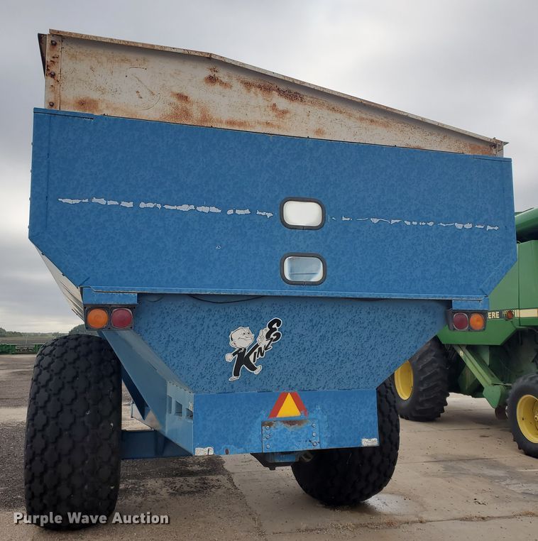 image for item DE4487 Kinze 840 grain cart
