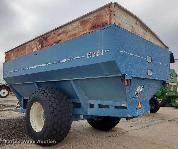 image for item DE4487 Kinze 840 grain cart