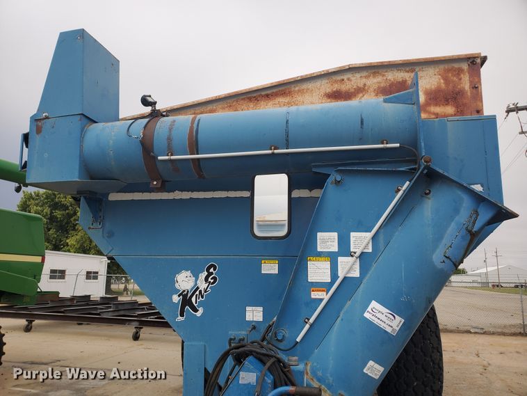 image for item DE4487 Kinze 840 grain cart