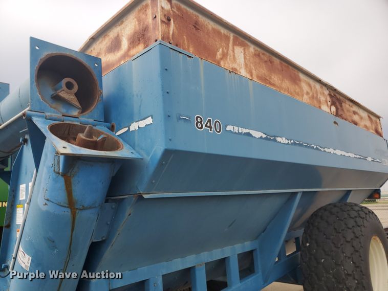 image for item DE4487 Kinze 840 grain cart