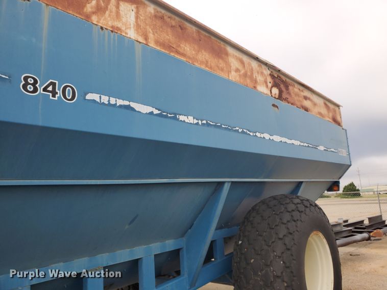 image for item DE4487 Kinze 840 grain cart