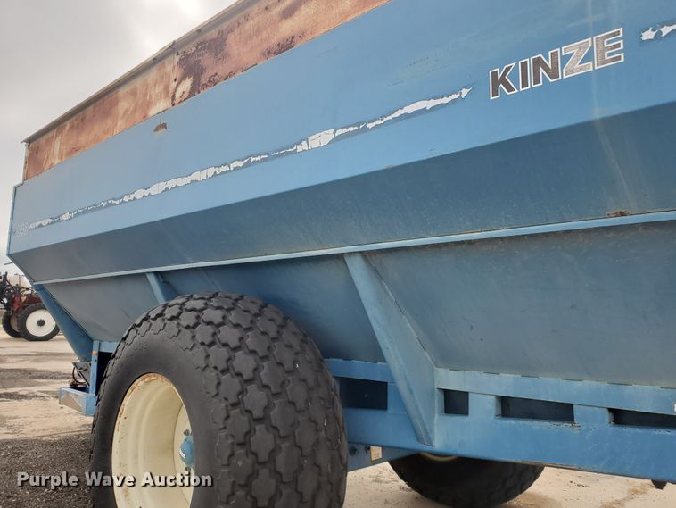 image for item DE4487 Kinze 840 grain cart
