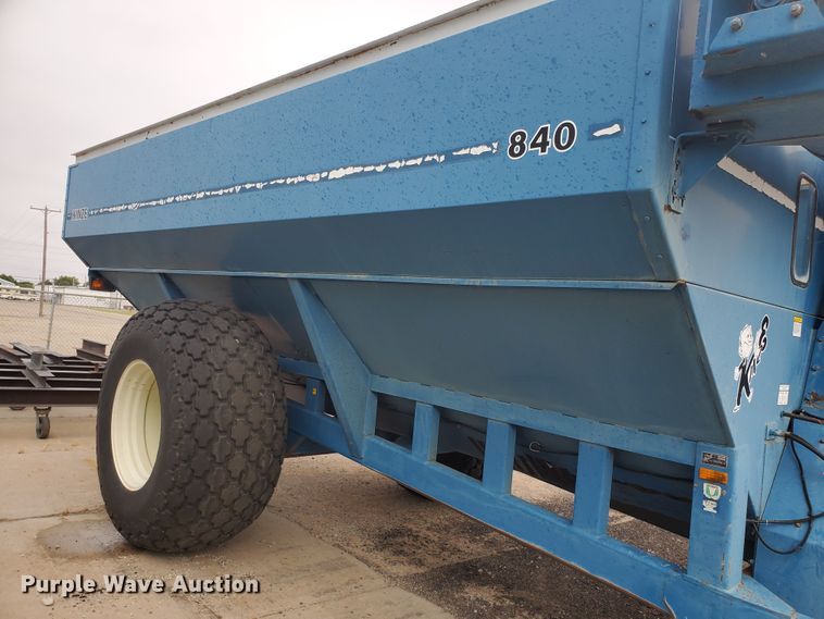 image for item DE4487 Kinze 840 grain cart