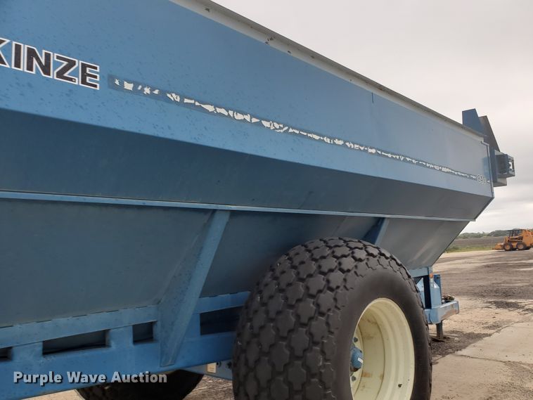image for item DE4487 Kinze 840 grain cart