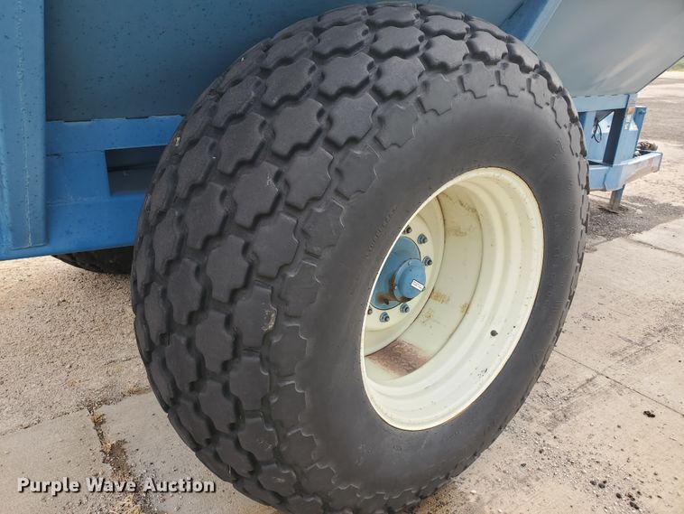 image for item DE4487 Kinze 840 grain cart