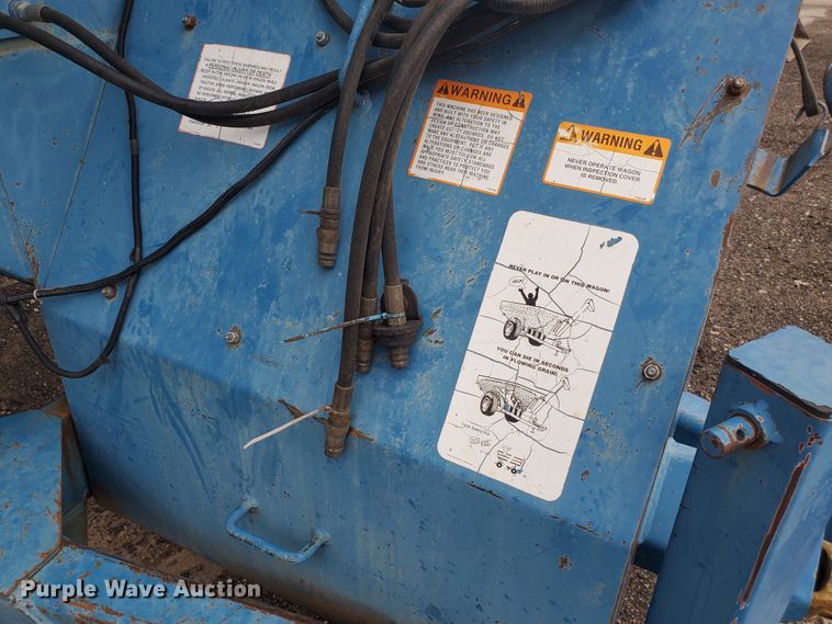 image for item DE4487 Kinze 840 grain cart