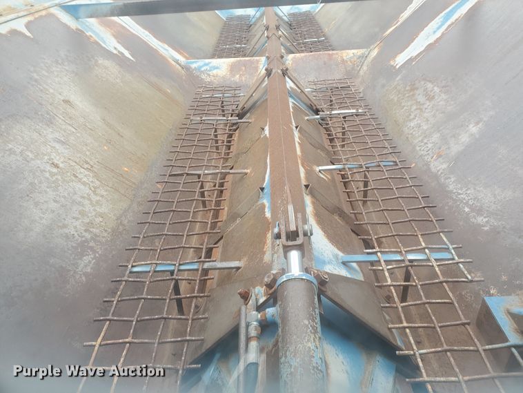 image for item DE4487 Kinze 840 grain cart