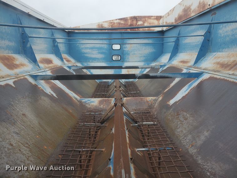 image for item DE4487 Kinze 840 grain cart