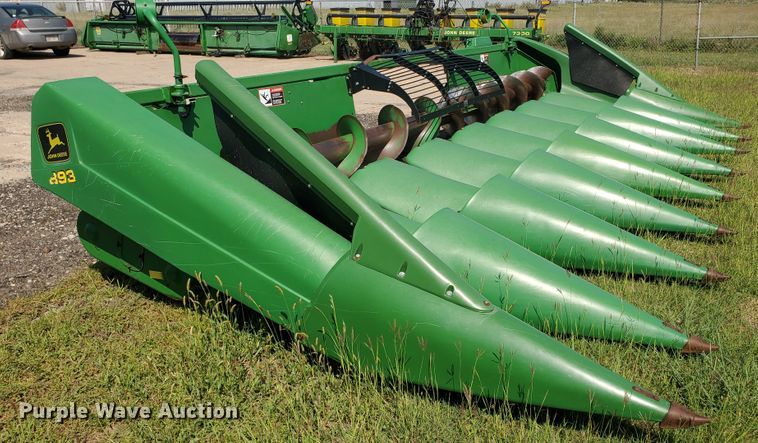 image for item DE4494 1999 John Deere 893 corn head