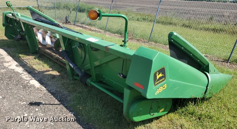 image for item DE4494 1999 John Deere 893 corn head