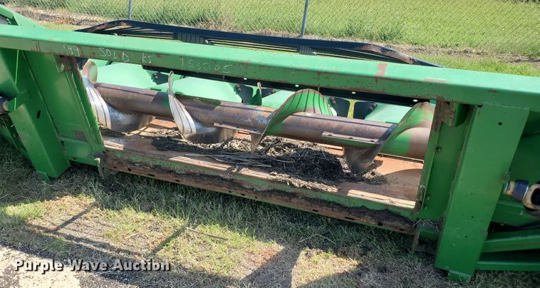 image for item DE4494 1999 John Deere 893 corn head