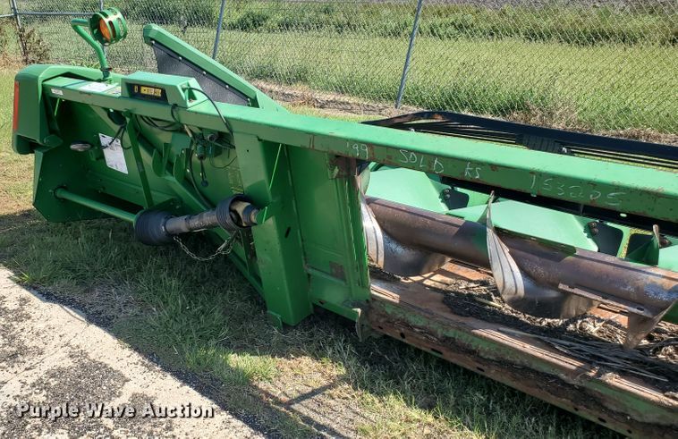 image for item DE4494 1999 John Deere 893 corn head