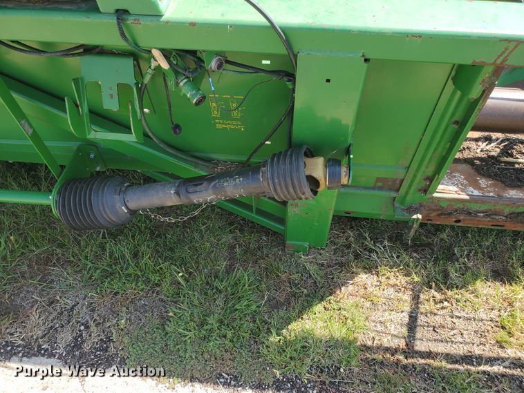 image for item DE4494 1999 John Deere 893 corn head