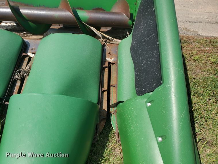 image for item DE4494 1999 John Deere 893 corn head