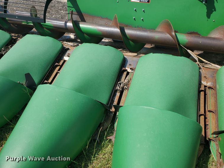 image for item DE4494 1999 John Deere 893 corn head