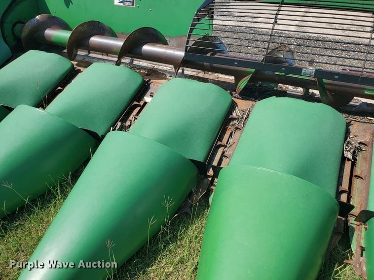 image for item DE4494 1999 John Deere 893 corn head