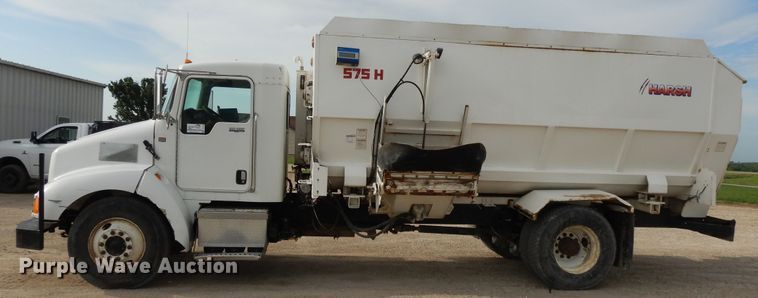 image for item DF5293 2007 Kenworth T300  feed mixer truck