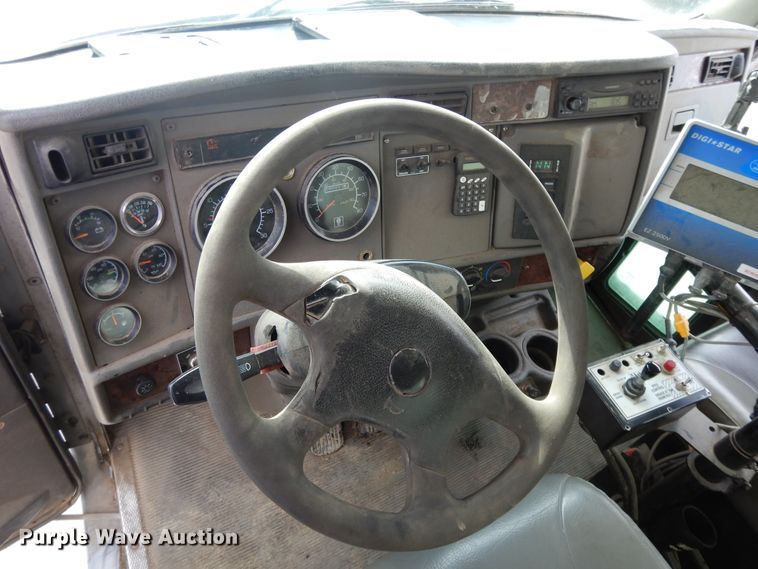 image for item DF5293 2007 Kenworth T300  feed mixer truck