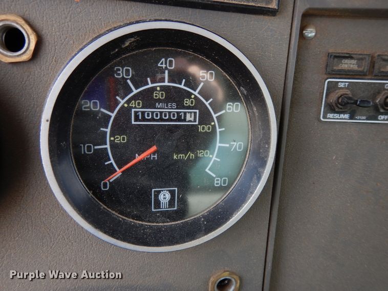 image for item DF5293 2007 Kenworth T300  feed mixer truck