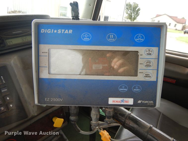 image for item DF5293 2007 Kenworth T300  feed mixer truck