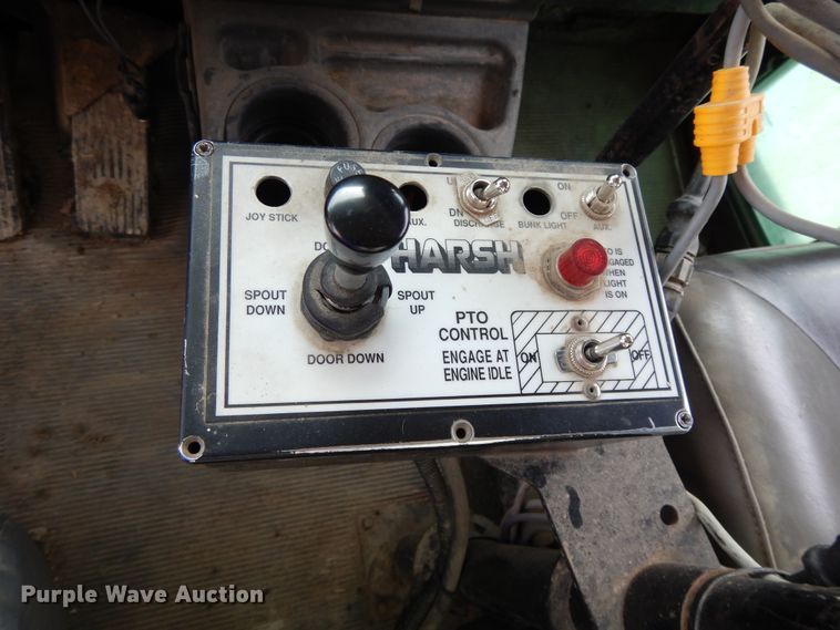 image for item DF5293 2007 Kenworth T300  feed mixer truck