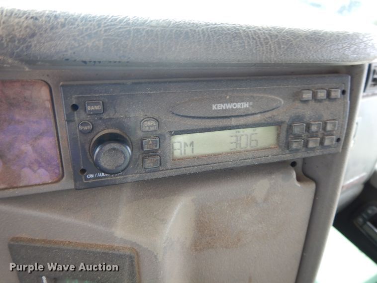 image for item DF5293 2007 Kenworth T300  feed mixer truck