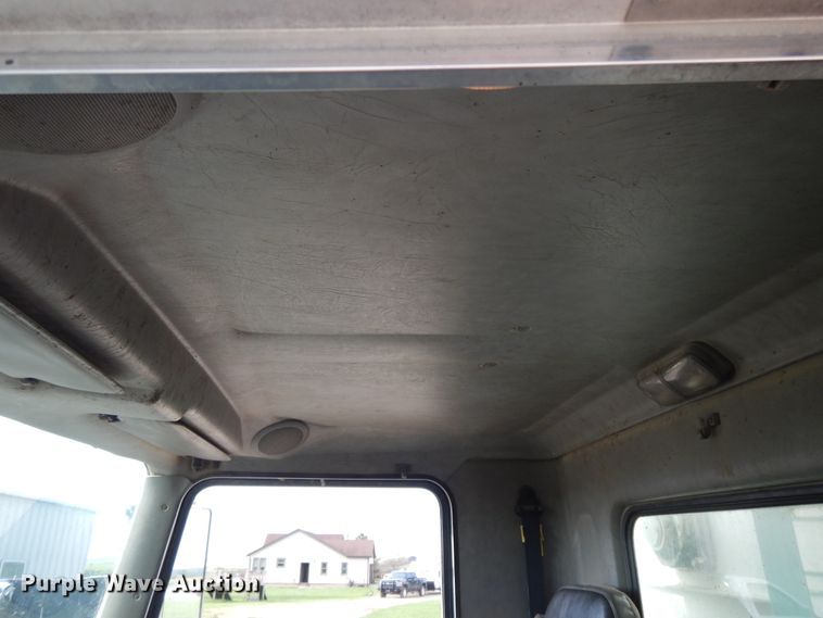 image for item DF5293 2007 Kenworth T300  feed mixer truck