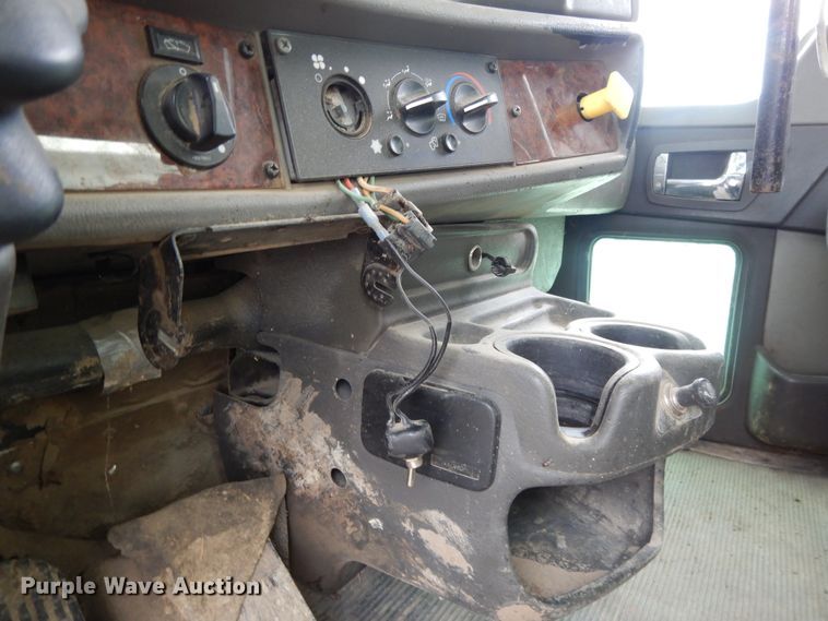 image for item DF5293 2007 Kenworth T300  feed mixer truck