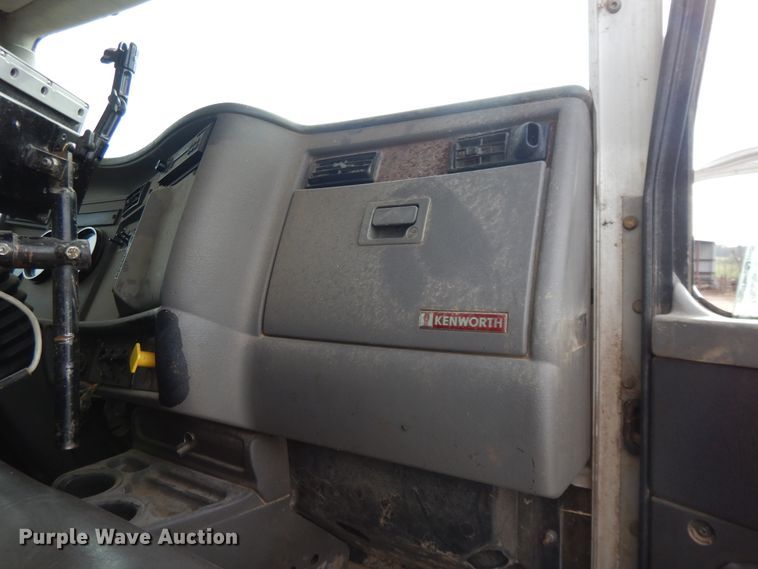 image for item DF5293 2007 Kenworth T300  feed mixer truck