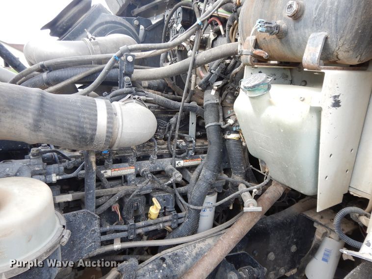 image for item DF5293 2007 Kenworth T300  feed mixer truck