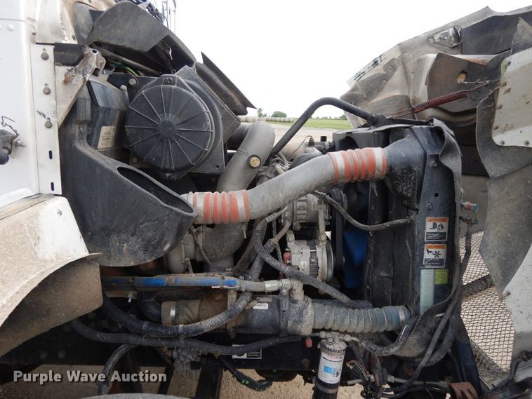 image for item DF5293 2007 Kenworth T300  feed mixer truck