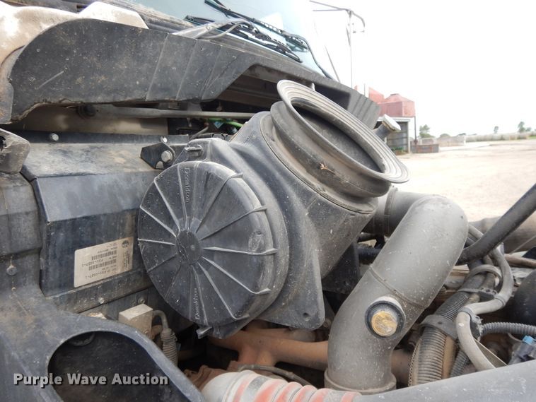 image for item DF5293 2007 Kenworth T300  feed mixer truck