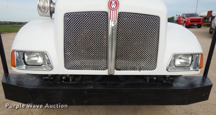 image for item DF5293 2007 Kenworth T300  feed mixer truck