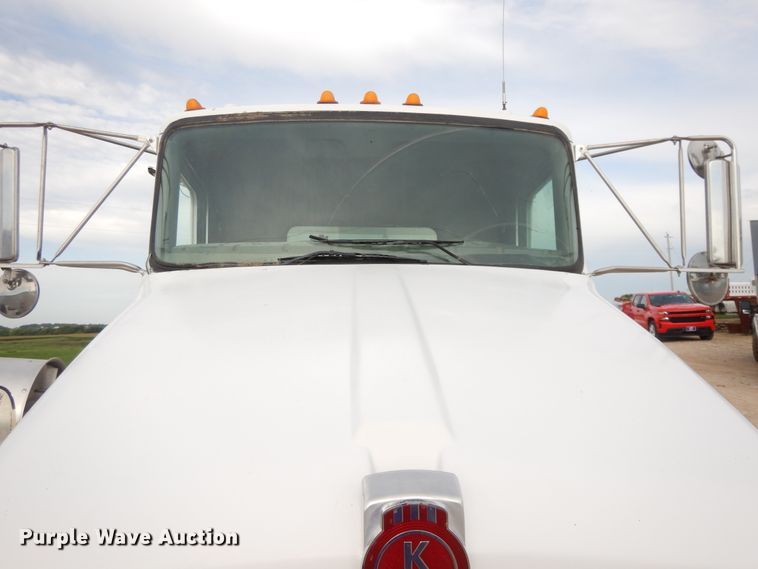 image for item DF5293 2007 Kenworth T300  feed mixer truck