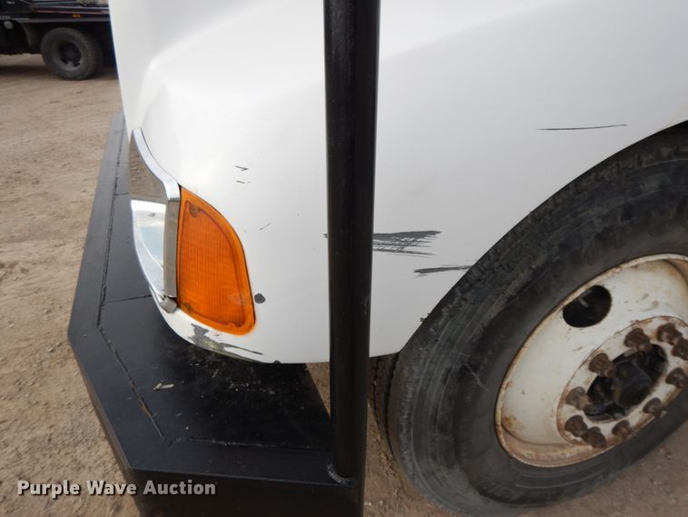 image for item DF5293 2007 Kenworth T300  feed mixer truck