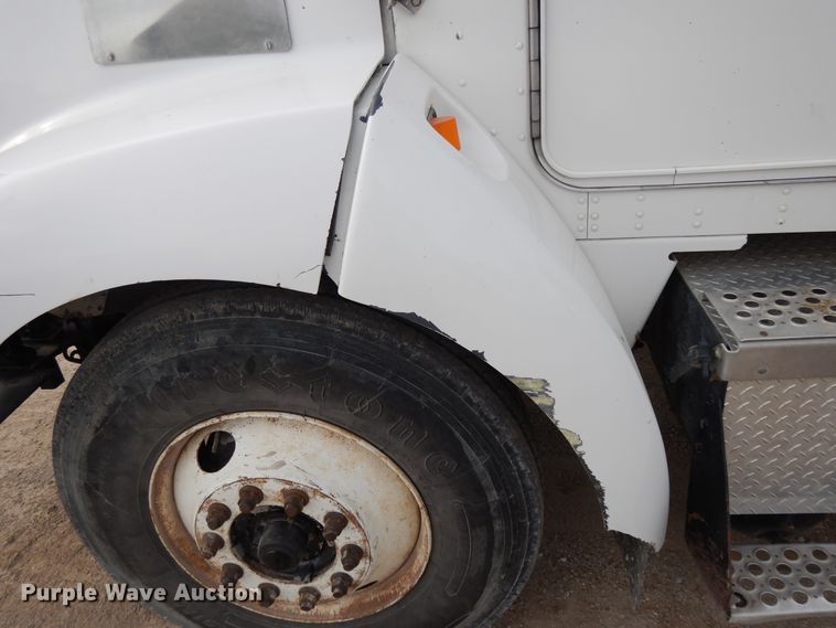 image for item DF5293 2007 Kenworth T300  feed mixer truck