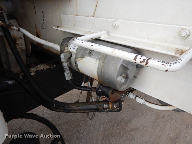 image for item DF5293 2007 Kenworth T300  feed mixer truck