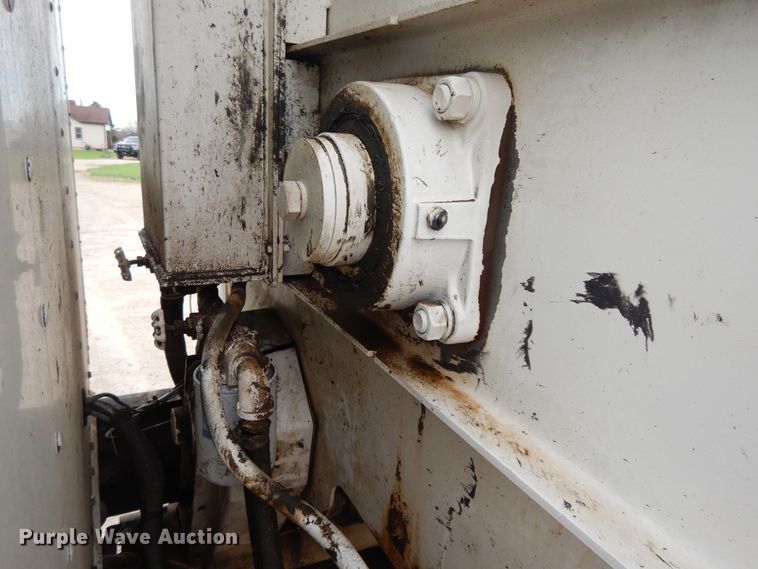 image for item DF5293 2007 Kenworth T300  feed mixer truck