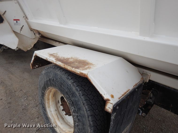 image for item DF5293 2007 Kenworth T300  feed mixer truck