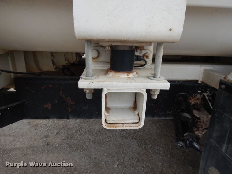 image for item DF5293 2007 Kenworth T300  feed mixer truck