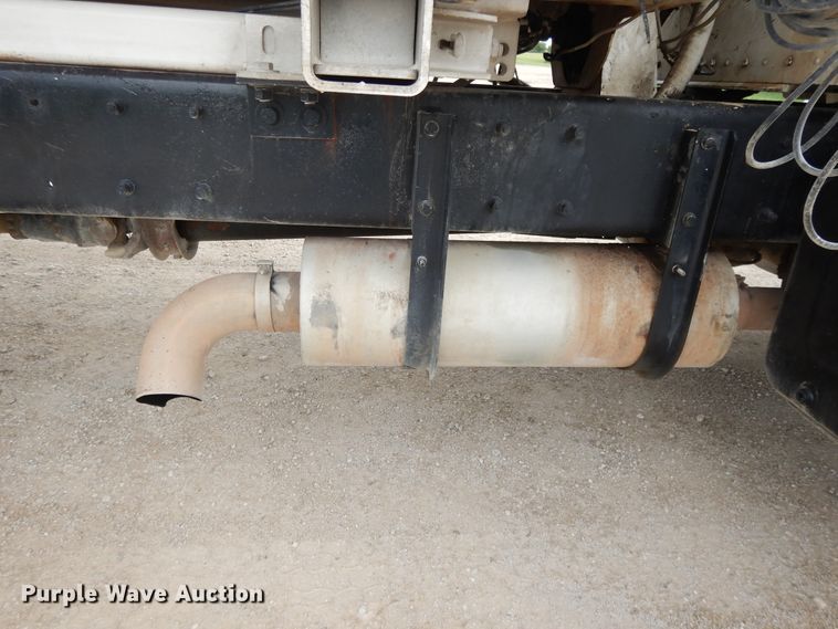 image for item DF5293 2007 Kenworth T300  feed mixer truck