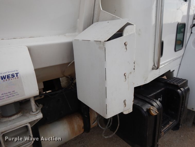 image for item DF5293 2007 Kenworth T300  feed mixer truck