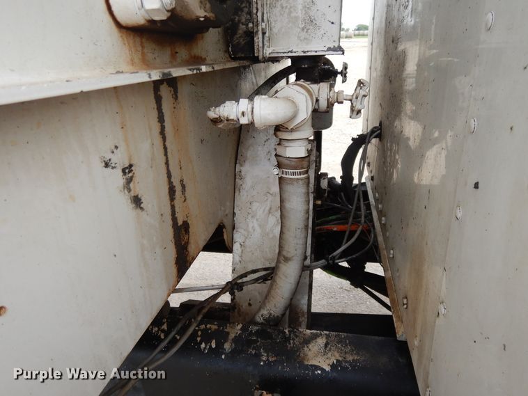 image for item DF5293 2007 Kenworth T300  feed mixer truck